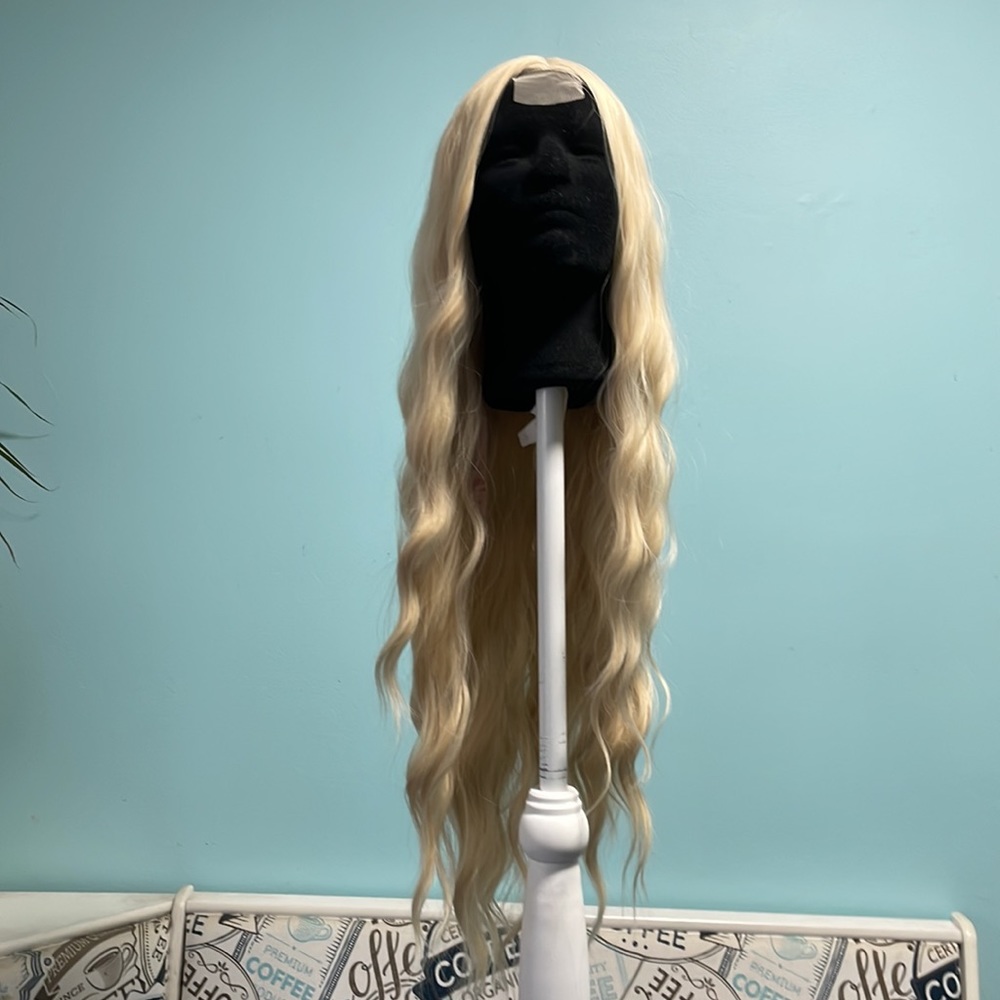 Lace front Blonde synthetic wig 28” - Picture 3 of 10